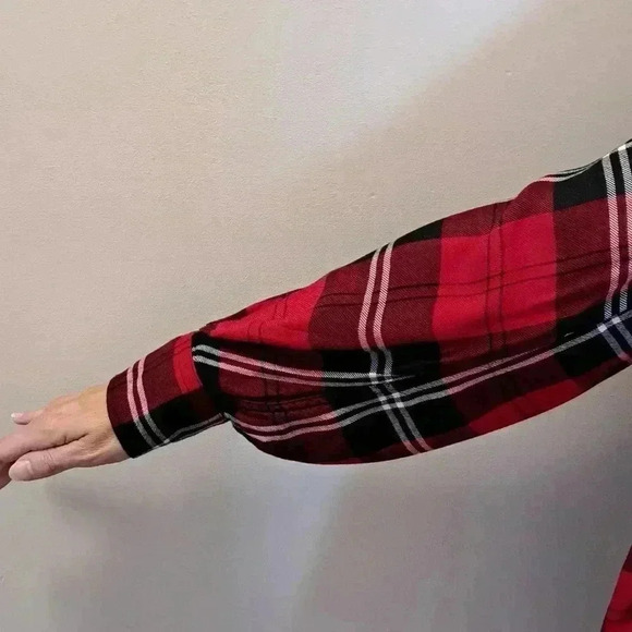 Chaps Ladies Red Plaid Shirt Medium Blouse Lightweight Red Black White Tunic - Picture 14 of 14